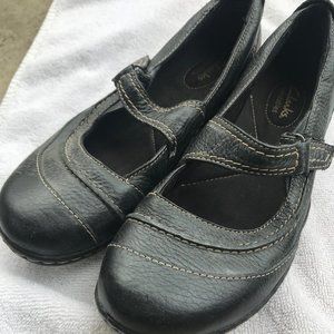 Clarks Mary Jane Shoes Size 8M